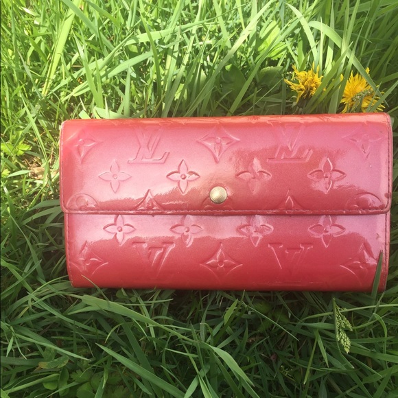 Louis Vuitton Handbags - 🎊Reduced🎊 Auth. Louis Vuitton Vernis Long Wallet